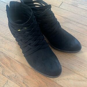 Fergalicious by Fergie brand black heels